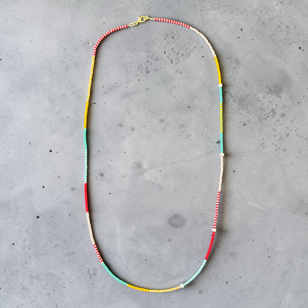 This unique piece features a beautiful mix of colourful natural stones and delicate pearls, carefully arranged to create a playful yet refined look.
