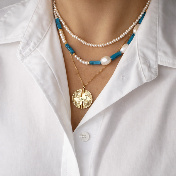 Elegant_layers_and_gold_detail